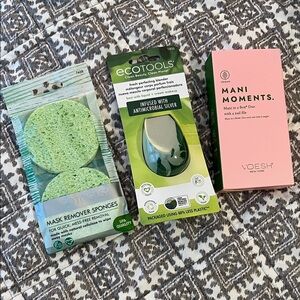 EcoTools Green Mask Remover Sponges and Voesh Pink Mani Moments Set